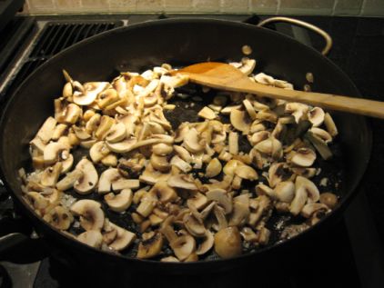 chicken%20-%20mushrooms%20in%20pan.jpg