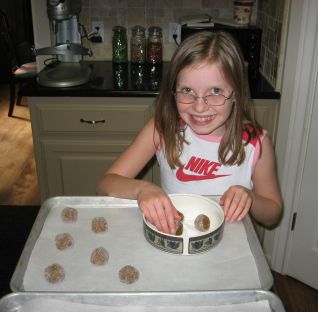 cookies%20-%20girl%20rolling%20dough%20balls.jpg